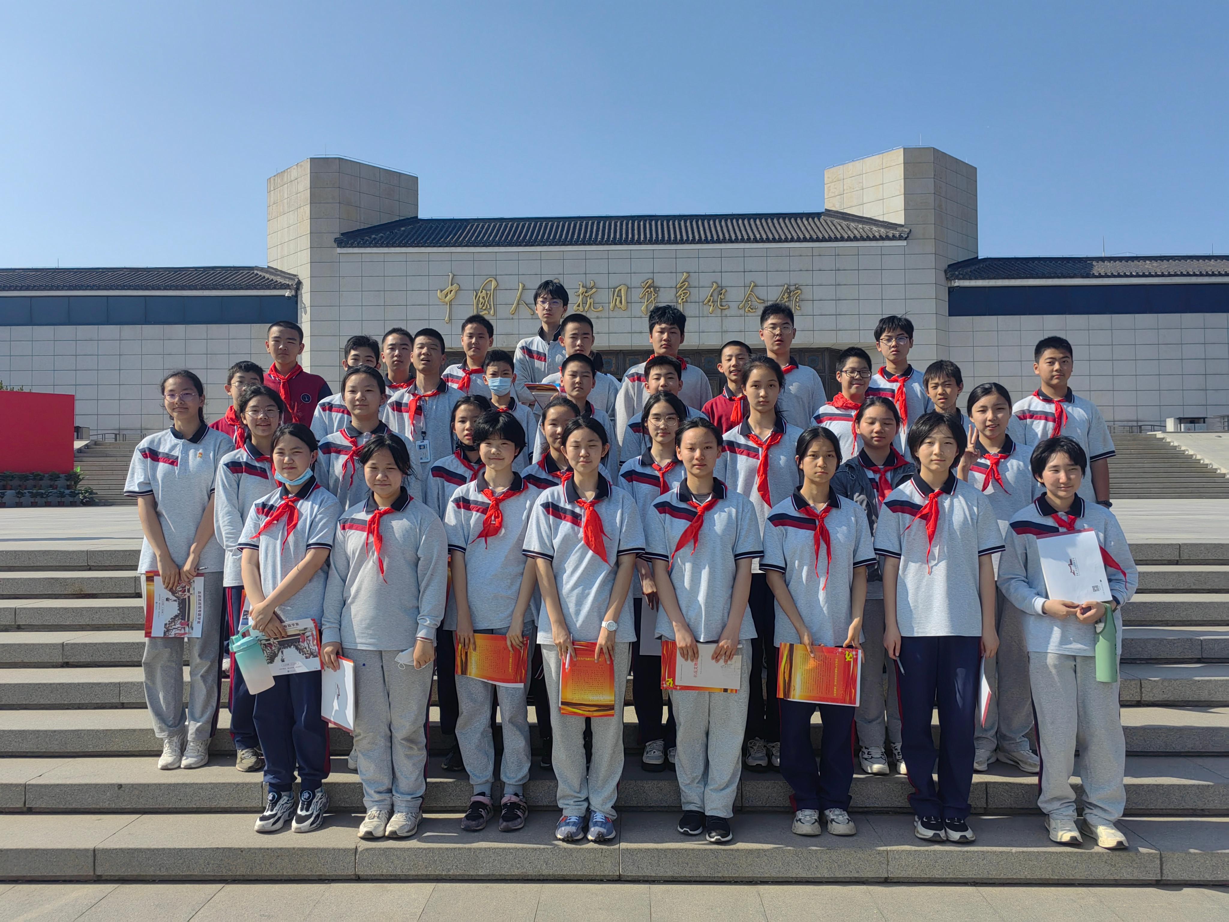 “七个一”参观抗日战争纪念馆