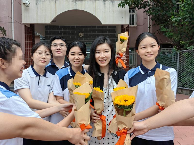 北京市东城区特殊教育学校开展了“一轮明月映团圆 三尺讲台念师恩”学生庆祝教师节主题活动